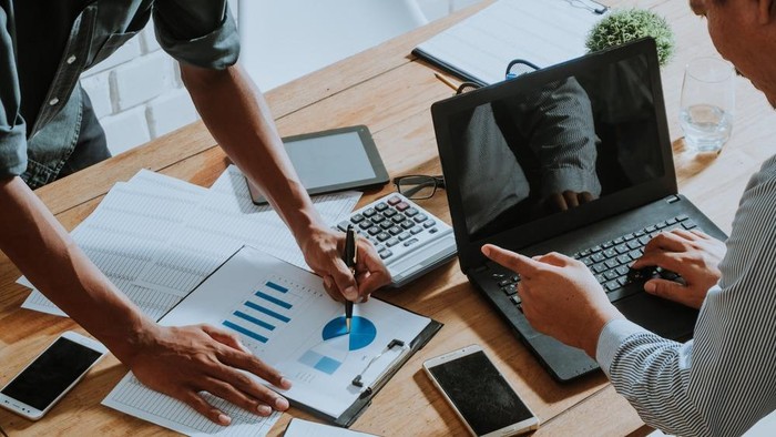 Ekspansi bisnis global memerlukan strategi penetapan harga yang fleksibel dan berbasis data. Pahami pasar lokal untuk menjaga profitabilitas dan daya saing.