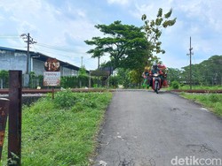Pemotor Tewas Tersambar KA di Perlintasan Tanpa Palang Karanganyar