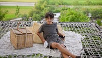 <p>Kenzy yang lahir pada 2009, kini sudah beranjak ABG dengan parasnya yang semakin tampan memikat hati banyak penggemar. Dirinya pun memiliki ratusan ribu pengikut di media sosialnya. (Foto: Instagram@kenzy_taulany_)</p>