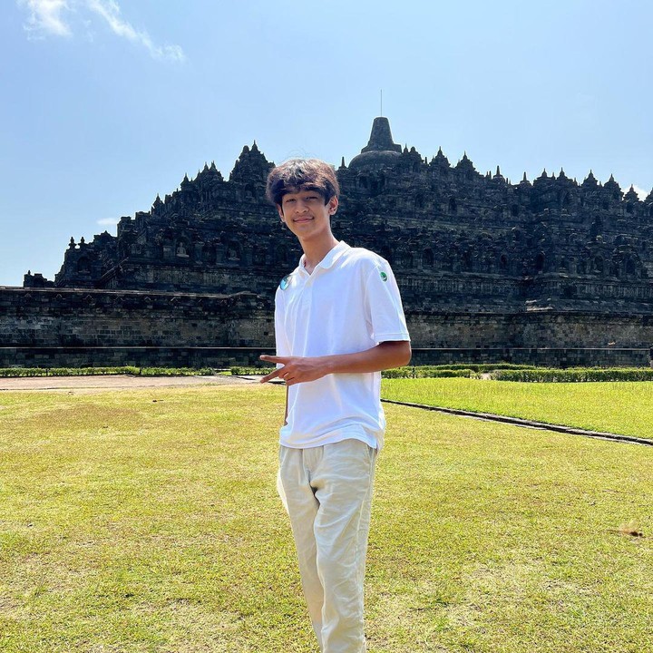 <p>Arkenzy Salmansyah Taulany alias Kenzy adalah anak kedua komedian Andre Taulany dan Rien Wartia Trigina. Dirinya berhasil menarik perhatian publik dengan ketampanannya di usia belasan tahun, lho, Bunda. (Foto: Instagram@kenzy_taulany_)</p>
