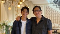 <p>Tidak hanya wajah tampan sang ayah saja yang menurun kepada anak-anaknya. Kenzy juga memiliki karakter sebagai pelawak sama seperti sang ayah. Dirinya sering kali melontarkan lelucon yang bikin banyak orang terhibur. (Foto: Instagram@kenzy_taulany_)</p>