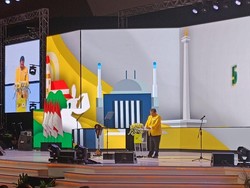 Airlangga Sapa Surya Paloh depan Jokowi: Nasdem bin Golkar Pak Presiden