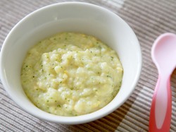 Resep Bubur Saring Ayam Brokoli untuk MPASI 6 Bulan