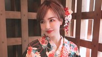 7 Potret Model Jepang Risa Hirako Awet Muda di Usia 51 Tahun, Ini Rahasianya