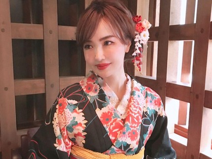 7 Potret Model Jepang Risa Hirako Awet Muda di Usia 51 Tahun, Ini Rahasianya