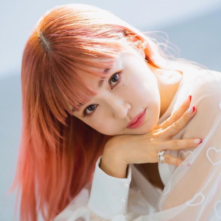 <p>Selain menggeluti karier sebagai model dan selebgram, Risa juga pernah muncul di beberapa serial televisi seperti<em> BeauTV: VoCE</em> dan <em>F1 Pole Position.</em> Saat ini ia telah menikah dengan aktor Eisaku Yoshida. (Foto: Instagram @risa_hirako)</p>