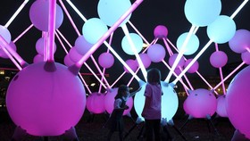 FOTO: Instalasi Festival River of Lights Warnai Liverpool