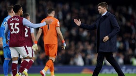 Steven Gerrard Dipecat Aston Villa
