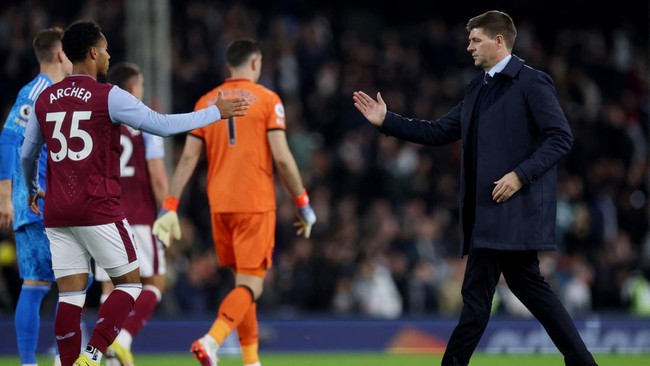 Steven Gerrard dipecat Aston Villa setelah kekalahan telak 0-3 dari Fulham pada lanjutan Liga Inggris, Kamis (20/10) malam waktu setempat.