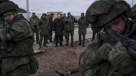 img-title FOTO: Vladimir Putin Sidak Persiapan Pasukan Cadangan Rusia
