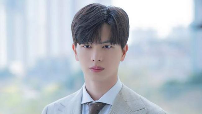 Sinopsis The Golden Spoon episode 10, Seung-cheon yang kini jadi CEO Dosin menerima tawaran wawancara yang diajukan Na Ju-hee.