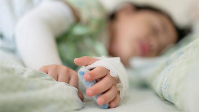 Salah satu gejala khas penyakit gagal ginjal akut pada anak adalah volume pipis yang sedikit. Tapi berapa sih volume kencing yang normal pada anak?