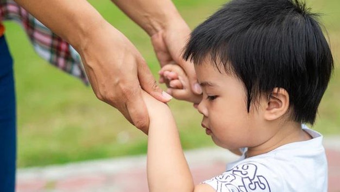 img-title Wajib Waspada dengan Polio yang Rentan Terjadi pada Anak di Bawah 5 Tahun, Penyakit Menular yang Bisa Sebabkan Kelumpuhan