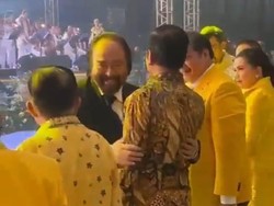 Riwayat Jokowi Dipeluk Paloh, Kini Diviralkan Ogah