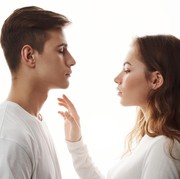 5 Alasan Ini Akan Membuatmu Terus Terjebak dalam Zona Pertemanan alias Friendzone!