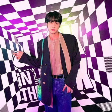 Segera Wamil, Jin BTS Bakal Jadi Tentara Aktif