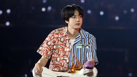 7 Potret Jin BTS yang Akan Rilis Single 'The Astronout' di Konser Coldplay Sebelum Wamil