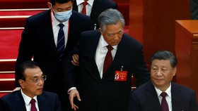 Eks Presiden China Kepergok Berdebat sebelum Digiring Keluar Rapat PKC