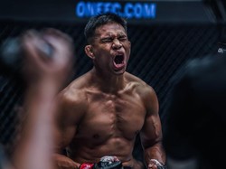Eko Roni Kalahkan Petarung Thailand di ONE 162