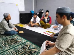 Melihat Aktivitas Santri di Pesantren Tahfizh Quran Tuna Netra Saman Darushudur