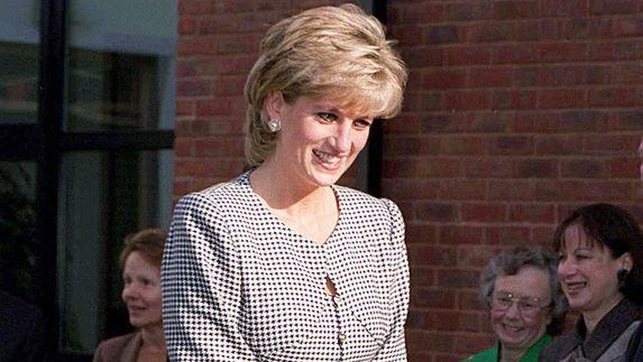 BIRMINGHAM, UNITED KINGDOM - OCTOBER 31:  Princess Diana, Patron, Opening The National Institute Of Conductive Education At Cannon Hill House, Russell Road, Moseley, Birmingham.  The Princess Is Wearing A Black And White Houndstooth Check Suit And She Is Carrying A Christian Dior Black Handbag.  (Photo by Tim Graham Photo Library via Getty Images)