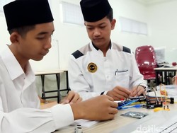 Santri di Banjarnegara Rakit Alat Deteksi Longsor Versi Digital