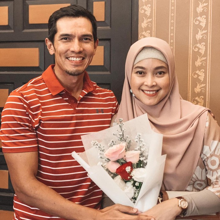 <p>Adrian Maulana menikahi Dessy Ilsanty pada 15 Oktober 2001 silam, Bunda. Kini keduanya tak lagi aktif di dunia entertaiment dan memilih menjalani profesi sesuai bida masing-masing (Foto: Instagram @adrianmaulana)</p>