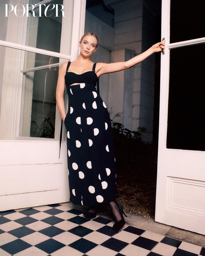 Aktris kelahiran 1993 silam ini selain main di Killing Eve, sudah ada beberapa list film dan serial yang dibintangi. Mengutip IMDb ada Doctor Foster, Free Guy, My Mad Fat Diary, The Last Duel, dan masih banyak lagi. Mana favoritmu?/Foto: Instagram @jodiemcomer