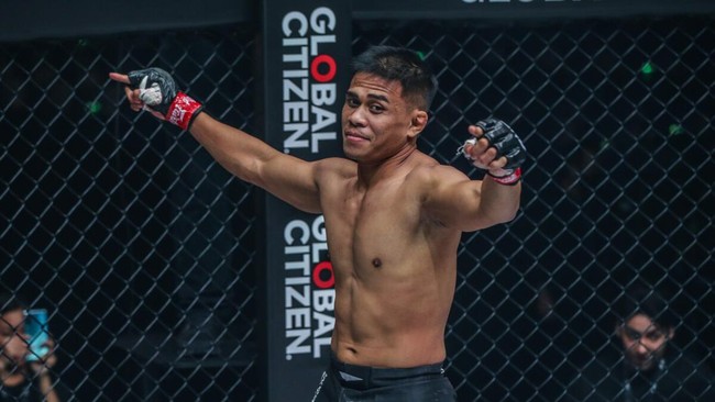 Eko Roni Saputra berhasil memperpanjang rekor luar biasa di ONE Championship setelah berhasil mengalahkan Yodkaikaew Fairtex dalam laga MMA di ONE 162.