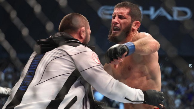 Conor McGregor mengeluarkan ejekan untuk Khabib Nurmagomedov dan Islam Makhachev usai UFC 280.