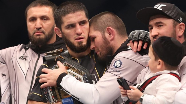 Legenda UFC, Khabib Nurmagomedov, mengaku benci melatih jelang duel penting Islam Makhachev dan Umar Nurmagomedov di UFC 311.