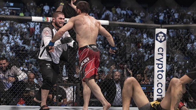 Sahabat Connor McGregor, Dillon Danis, menantang Islam Makhachev bertarung dan mengejek keluarga Khabib Nurmagomedov.