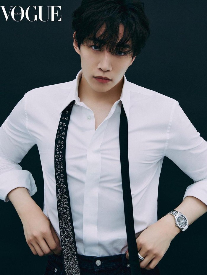 Lee Jun Ho mengawali karier aktingnya di tahun 2013 dalam sebuah film berjudul ‘Cold Eyes’, yang memiliki bintang utama Jung Woo Sung dan Han Hyo Joo./ Foto: instagram.com/voguekorea