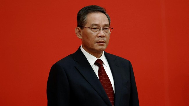 PM China Li Qiang Akan Temui Prabowo, Tiba Sabtu Sore Presiden Prabowo Subianto bakal menerima kunjungan kenegaraan dari PM China Li Qiang di Istana Kepresidenan, pada Minggu (25/5) besok.
