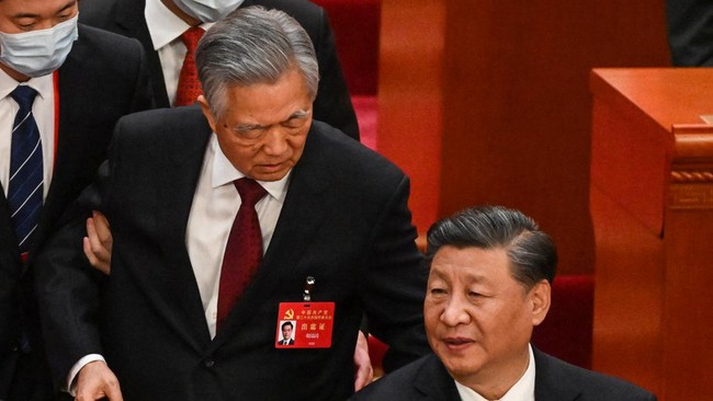 China memblokir pencarian kata untuk Hu Jintao di internet sejak Senin (24/10), usai mantan Presiden China itu digiring keluar kongres PKC.