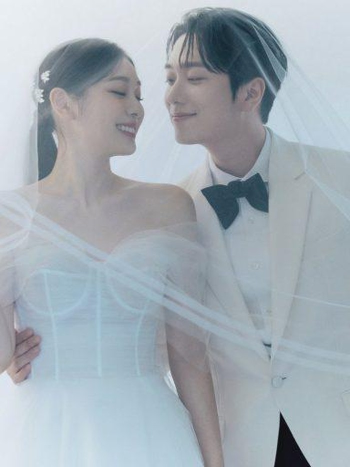 Pada Sabtu, (22/10) lalu, Kim Yuna dan Go Woo Rim resmi menjadi pasangan suami istri dengan menggelar sebuah resepsi pernikahan secara tertutup./ Foto: soompi.com