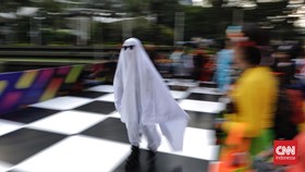 FOTO: Saat 'Hantu-hantu' Menyeramkan Bermain Sepatu Roda