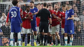 FOTO: Sengit Chelsea vs MU, Panas di Menit Akhir