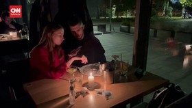 VIDEO: Dinner 'Romantis' di Ukraina usai Serangan Rudal Rusia