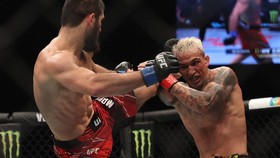 Charles Oliveira Tantang Islam Makhachev di Bulan Juni