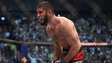 Islam Makhachev berhasil mengalahkan Alexander Volkanovski dengan kemenangan angka mutlak pada UFC 284 di Australia, Minggu (12/2).