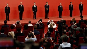 Eks Presiden China Digiring Keluar Kongres sampai Xi Jinping 3 Periode
