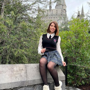 Bintang Porno Adriana Chechik Patah Tulang Punggung Akibat Split di Udara