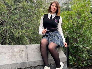 Bintang Porno Adriana Chechik Patah Tulang Punggung Akibat Split di Udara