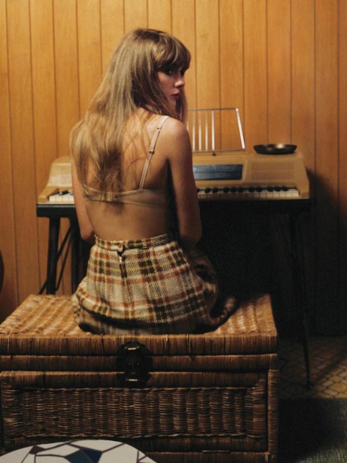 Terdiri dari 13 lagu dan 7 bonus track, berarti total ada 20 lagu pada album barunya itu. Pelantun Anti-Hero ini berkolaborasi dengan Jack Antonoff, sebagai kolaborator pertama./Foto: Instagram @taylorswift