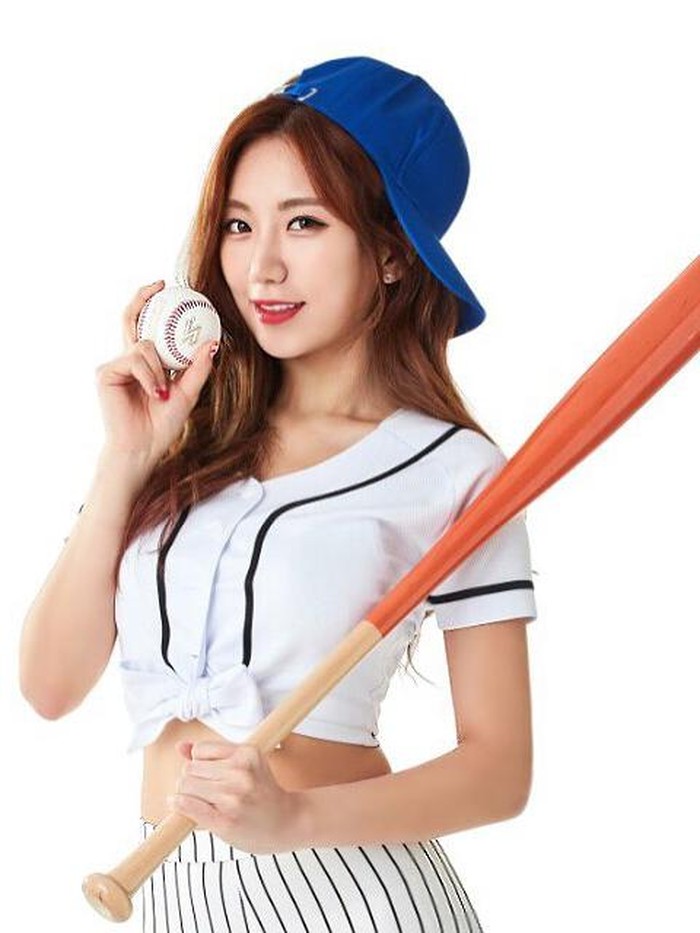 Alih-alih berakting seperti suaminya, Ye Jung Hwa lebih sering tampil di acara televisi yang berkaitan dengan olahraga. Yup, Ye Jung Hwa dikenal sebagai pelatih olahraga kebugaran./ Foto: instagram.com/yejunghwa
