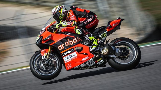 Sirkuit Mandalika mulai sibuk kedatangan motor-motor yang akan ditunggangi para pembalap di ajang WSBK Mandalika 2022