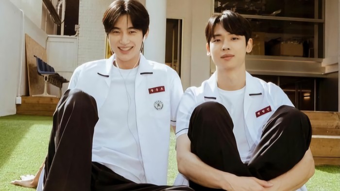 Adu Gaya Fashion Byeon Wook Seok dan Park Jung Woo, Pemeran Pria di Film 20th Century Girl yang Curi Perhatian!