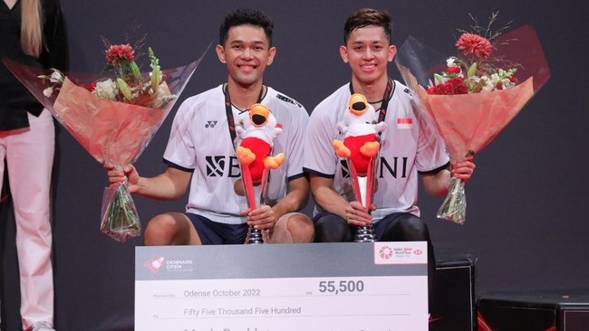 Kevin/Marcus menelan kekalahan dari Fajar/Rian di final Denmark Open. Namun ada hal-hal indah di balik status kalah tersebut.