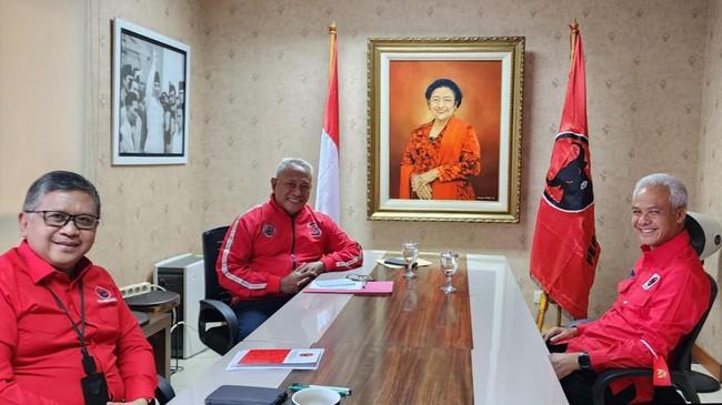 DPP PDIP menyebut Dewan Kolonel yang berupaya meningkatkan popularitas Puan Maharani diberikan teguran lebih keras ketimbang ke Ganjar Pranowo.